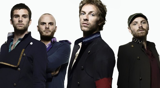 Фронтмен Coldplay музицирует в новом видео.