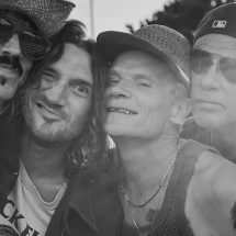 Red Hot Chili Peppers готовят новый альбом. Смотрим новый клип.